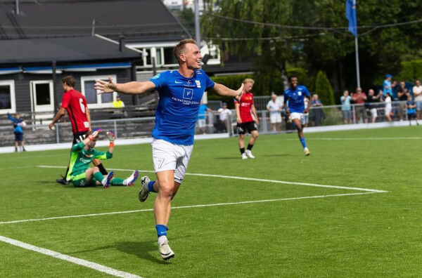 Bygger hotell på dagen - bøtter inn mål på kveldene