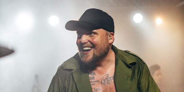 Avslørte hemmelig artist til Frolands-fest