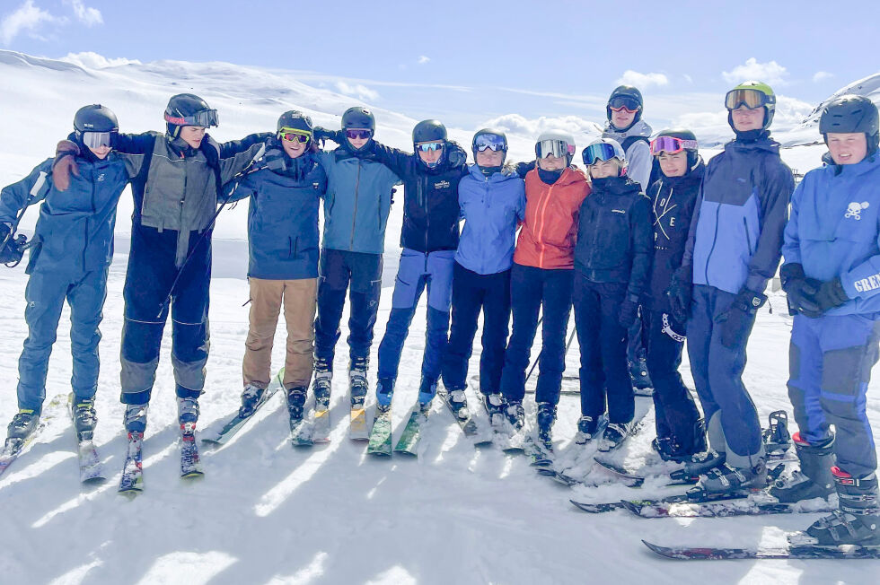 HEMSEDAL:  Mange unge fra Froland var i helgen med på skiweekend i Hemsedal i regi av UK og KRIK. Her ser vi noen av de fornøyde deltakerne. 					     FOTO: INGRID BØYLESTAD LANDA