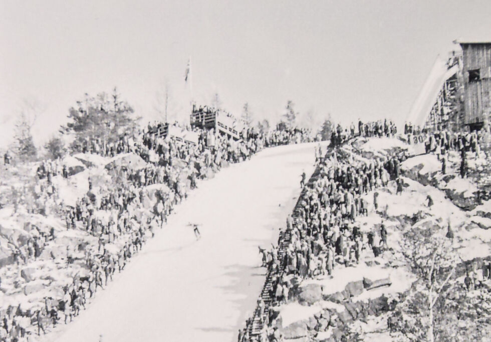 Nygårdsbakken søndag 8. februar 1953. Det skulle være landsrenn i Nygårdsbakken denne dagen, forteller Åge Tvermyr. FOTO: SIGMUND TVERMYR