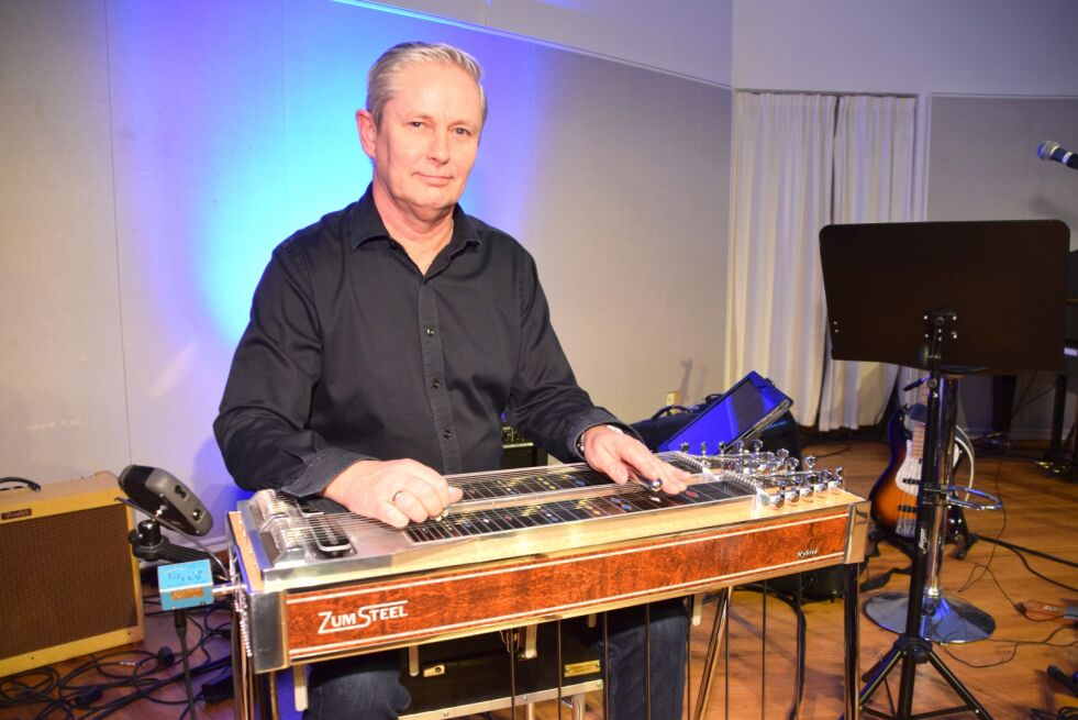 35 ÅR: I 1984 begynte frolendingen Vidar Dale å spille pedal steel gitar, siden den gang har han blitt en mester på instrumentet.