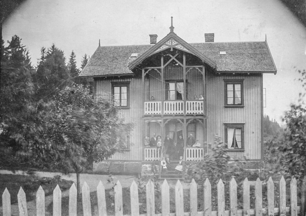 Blakstad hotel: Bygningen ble i sin tid flyttet fra Skyttemyr. Foto: Froland Historielag.