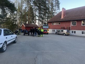 Søppelkasser i full fyr ved Nidarhall