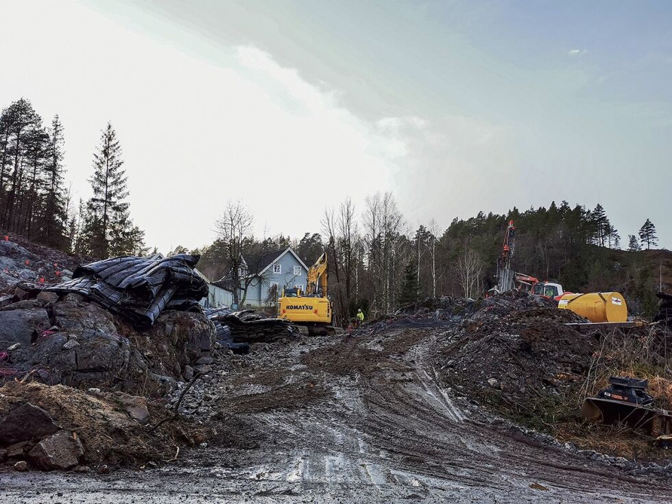 I GANG: Kommunens entreprenør er allerede i gang med grunnarbeidene for de tilrettelagte boligene på Torskar.