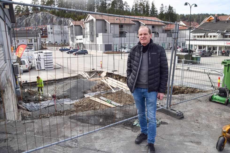UTVIDER: Arild Kjempekjenn forteller om at butikken måtte bli større. FOTO: RAYMOND ANDRE MARTINSEN