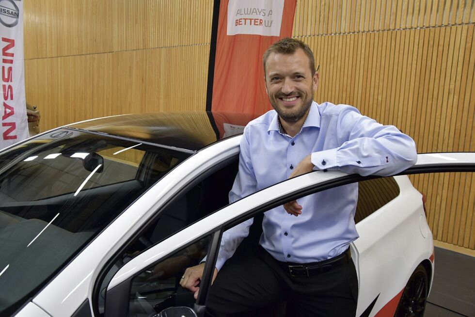 FORNØYD: Salgssjef Johan Fredrik Grønlie ved Toyota Arendal sier messer som Sørlandets Bilmesse er viktige for å møte kunder.
