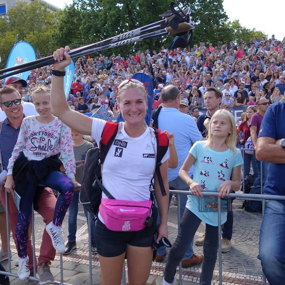 HISTORISK: I tyske Wiesbaden i helgen vant Marte Olsbu Røiseland sin første konkurranse med nytt navn. Rulleskirennet samlet verdenseliten, som konkurrerte foran flere tusen tilskuere. FOTO: PRIVAT