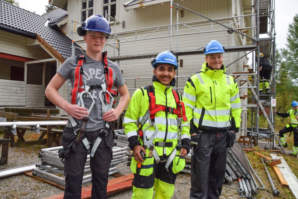 GØY: Tobias Myrene Knutsen, Ijaz Stanakzai, Tore Lyngroth Langeid fra Froland synes det var gøy å tilbringe skoledagen på Risdal. FOTO: RAYMOND ANDRE MARTINSEN