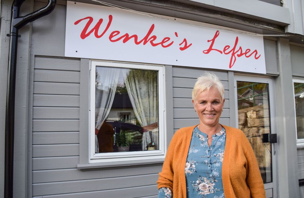 BLAKSTAD: Wenke Olsen har holdt solgt lefser og munker fra bordtelt og boder i 15 år, 29. september åpner hun sin første butikk i Froland. FOTO: RAYMOND ANDRE MARTINSEN