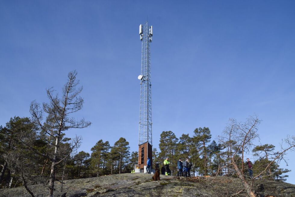 DEKNING: Den nye mobilhytta på toppen av Klefjell ved Ytre Lauvrak sørger for god mobildekning og mobilnett for innebyggerne der. FOTO: RAYMOND ANDRE MARTINSEN