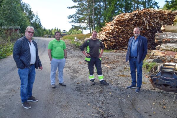 Besøk fra Stortinget på Skarsbru