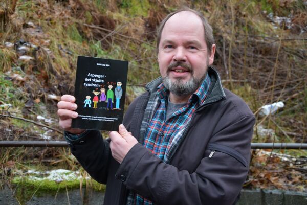Gir ut bok om Asperger