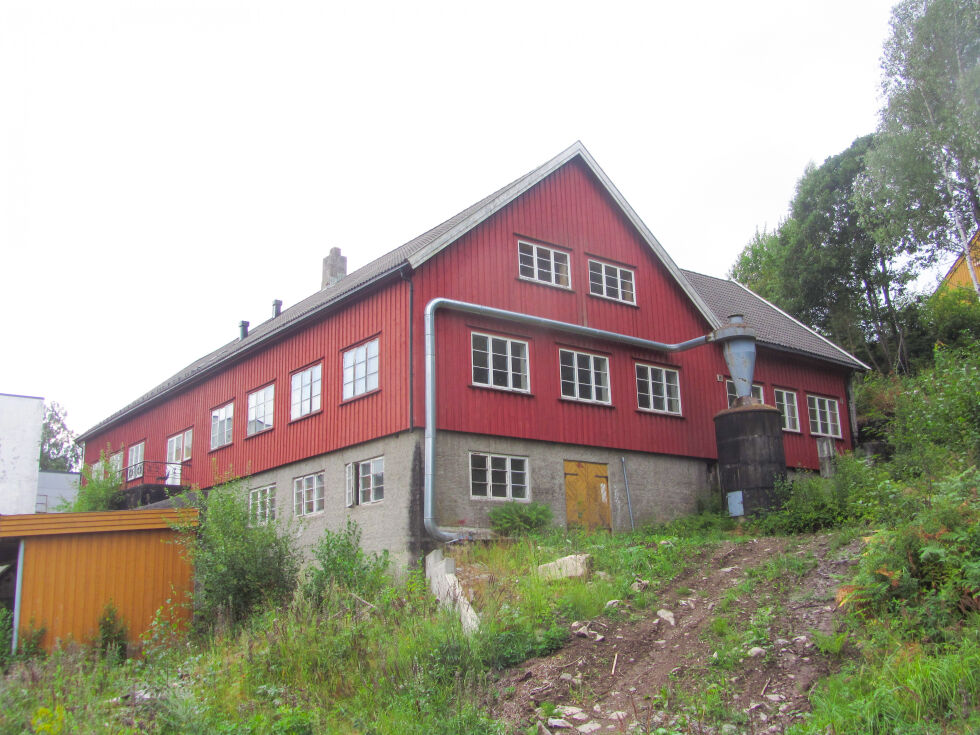 FØR: Slik så bygningen ved den gamle yrkesskolen på Blakstad ut i 2013. FOTO: RAYMOND ANDRE MARTINSEN