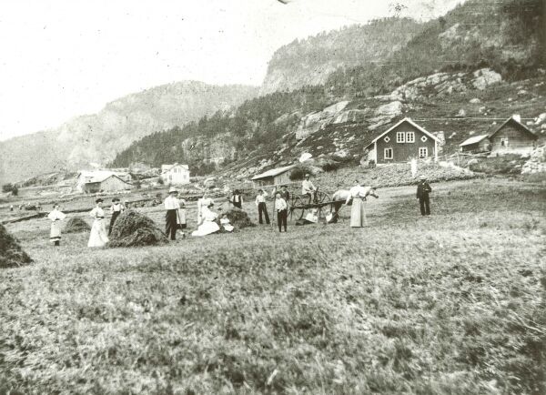 Froland før og nå - sett fra Risdal