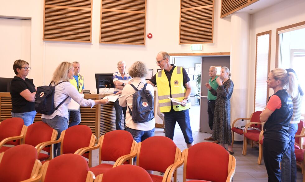 PLANLEGGING på stedet: Representanter fra Froland kommune, Froland eldreråd, Froland Pensjonistparti og Froland Lions, var tirsdag denne uken på plass på Menighetssenteret for planlegging av kommunenens første Seniormesse.
 Foto: Rachel Olsen