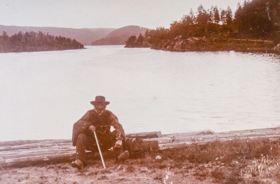 FØR: Mathias ved Mjålandsvannet i 1903. FOTO: ARNE MJÅLAND / PRIVAT
