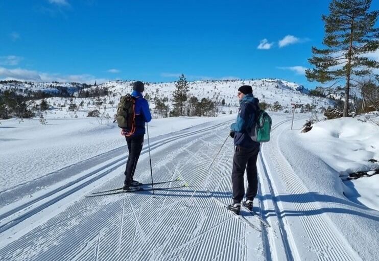 Herlig dag på ski ! Påskestemning og godt føre! Skiløypa fra Førevatn er knallfine! FOTO: @frolandsvandreren