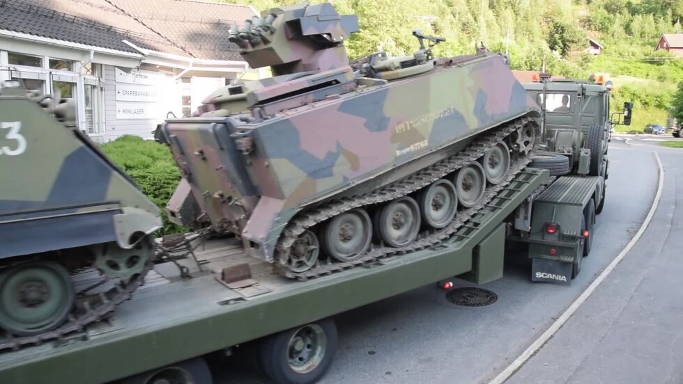 Militærkjøretøy i Osedalen juni 2021
