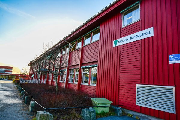 Frolandsskolen i bunnsjiktet i Agder