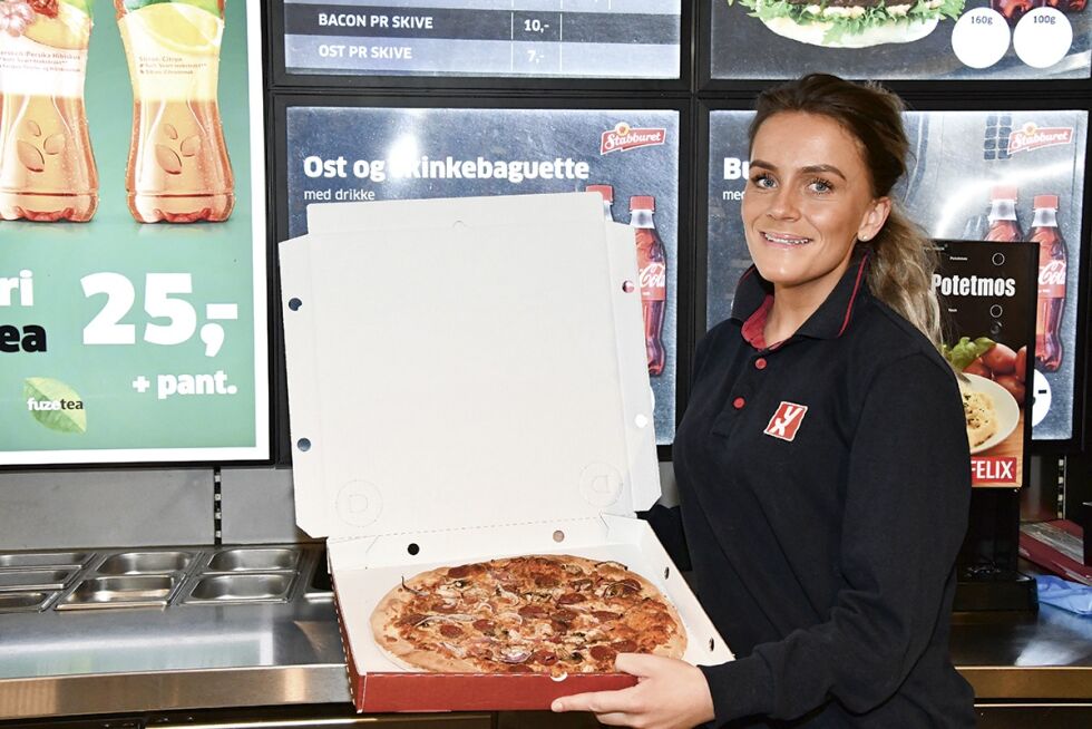 LEKKERT: Rebecca Rørheim og YX Froland opplever stor interesse for hjemmelaget pizza, som de nå tilbyr i stor skala.