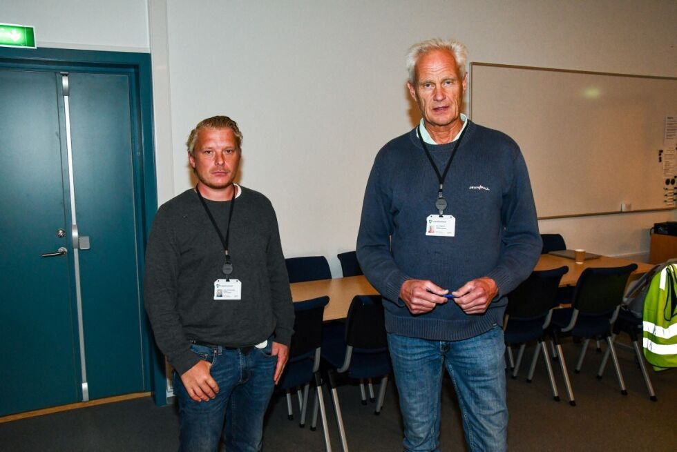 UTE: Daglig leder Ole C. Torgersen i enkeltpersonsforetaket (ENK) Verditakst sammen med sin kollega, Svein Erik Hermansen (til venstre), skal stå for takseringen av bygg i Froland kommune i ukene fremover.