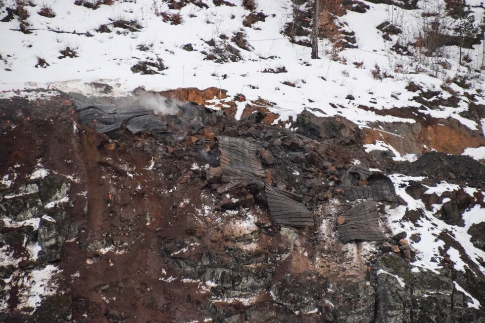 BLAKSTADKLEIVA: Slik så det ut på fjellet i den nedre delen av Blakstadkleiva etter sprengingen. FOTO: RAYMOND ANDRE MARTINSEN