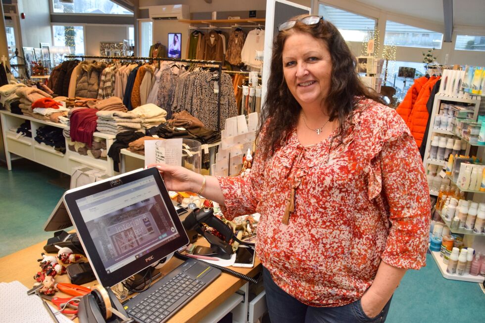 HJERTEROM: Hilde Eriksen forteller at produkter med dialektord er populære. Snart lanserer hun nye produkter med frolanske ord på. FOTO: RAYMOND ANDRE MARTINSEN