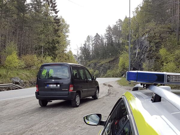 Parkerte mann på fv. 42