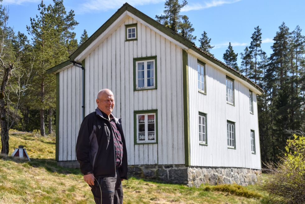 BARNDOMSHJEMMET: Peder Lunden flyttet fra Lunden i 1953, men er ofte innom barndomshjemmet. Den siste tiden har gården langt inne i skogen også blitt et populært turmål. FOTO: RAYMOND ANDRE MARTINSEN