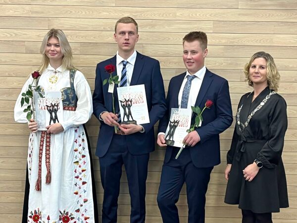 Unge frolendinger hedret etter langt engasjement