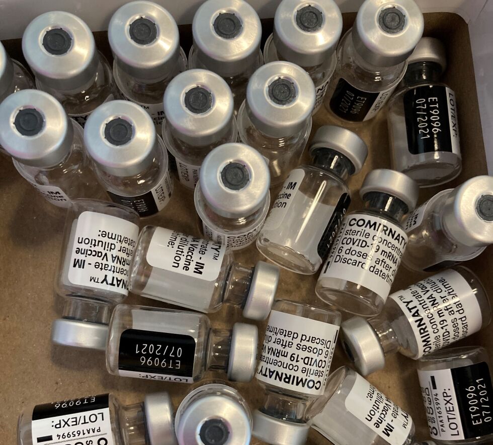 VAKSINER: Det går fremover med vaksineringen i Froland.  Økt tilgang på vaksiner fører til at flere kan vaksineres. FOTO: MARI MYKLAND