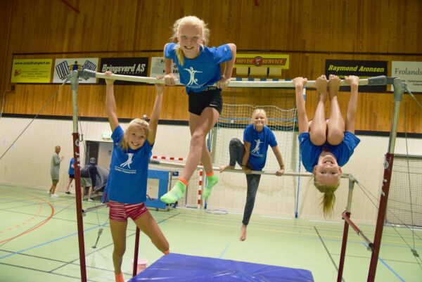 Mye å gjøre på turnleir i Frolandshallen