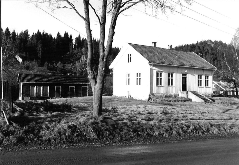 FØR: Bilde viser Mjåvatn skole i 1989.
 Foto: Froland Historielag