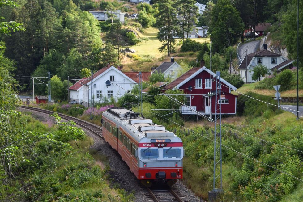 TUT: Det har blitt mindre tuting fra toget gjennom Froland. ARKIVFOTO: RAYMOND ANDRE MARTINSEN