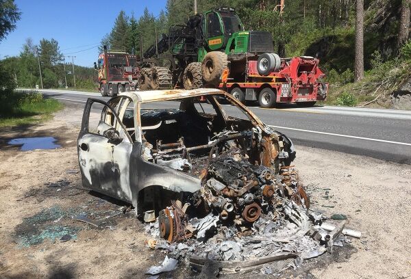 Mener utbrent bil må fjernes