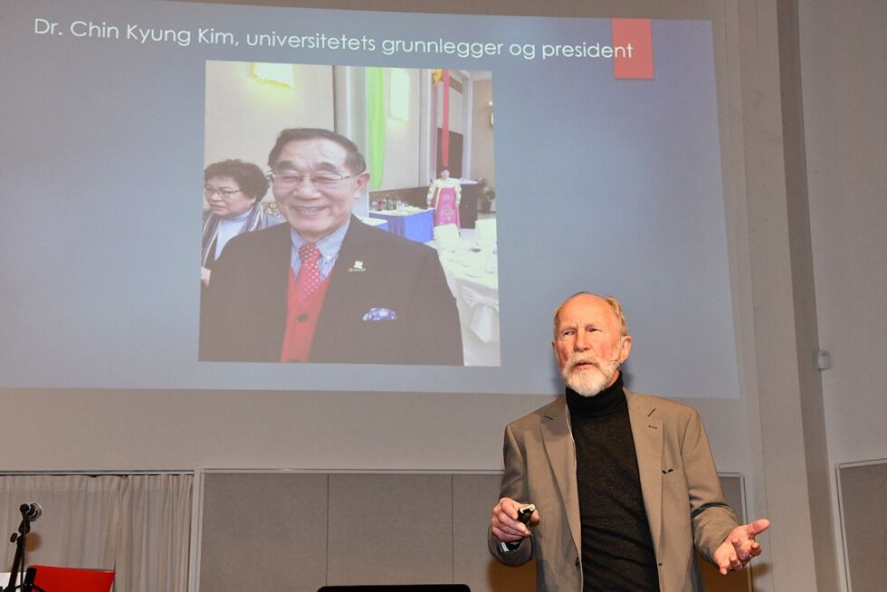 STRÅLENDE: Professor Bjarne Bjorvatns foredrag om sine turer til Nord-Korea ble presentert på en interessant og informativ måte.