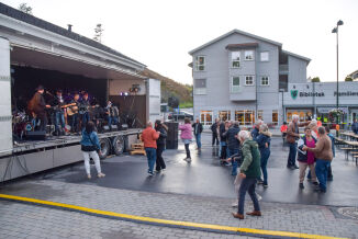Henter inn country--fenomen til fest i Froland