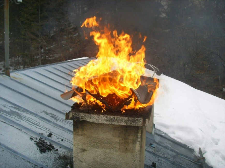 BRENNER: Slik kan det se ut når det brenner i skorsteinen, forteller Brannvernforeningen. . Foto: Line Hamre / Brannvernforeningen