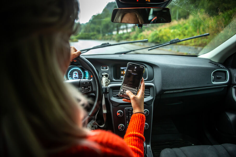 - Ny undersøkelske viser at mobilbruk i bil er noe av det andre bilister frykter mest i trafikken, skriver Frende forsikring i en pressemelding. Foto: Frende Forsikring.