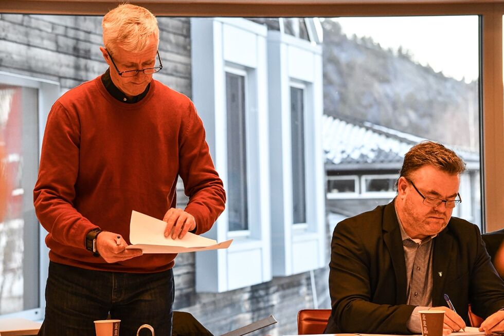 STØTTE: Styreleder Gunnar Hillestad (t. v.) stemte slik Åmli kommune og ordfører Reidar Saga (Ap) gjorde.