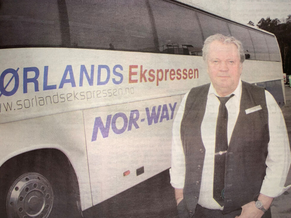 SKOLEBUSSEN: Yngvar Venemyr trives best blant skolebarn. Derfor er han å finne bak bussrattet morgen og ettermiddag. ARKIVFOTO