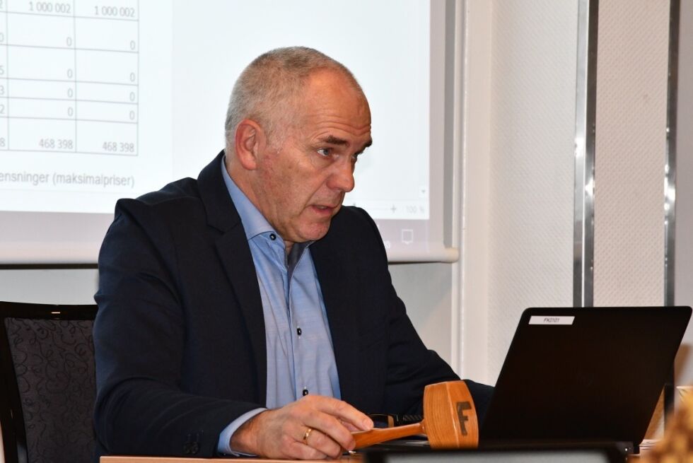 VANSKELIG: Ordfører Ove Gundersen (KrF) ser ikke lett på usikkerheten rundt Mykland skole.