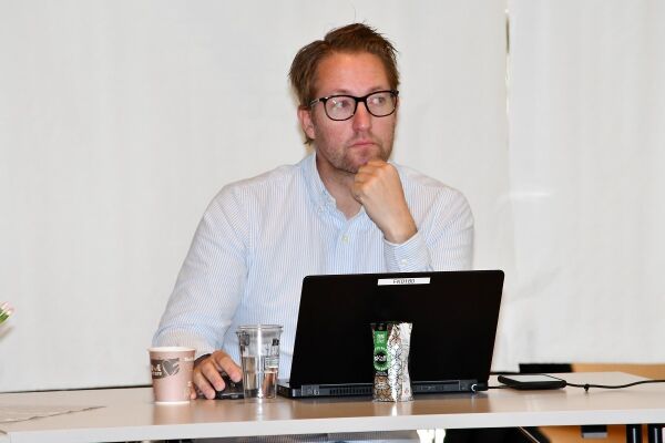 Letter på restriksjoner: Nå åpnes de politiske møtene