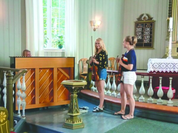 Vakker og velstelt  kyrkje og kyrkjegard