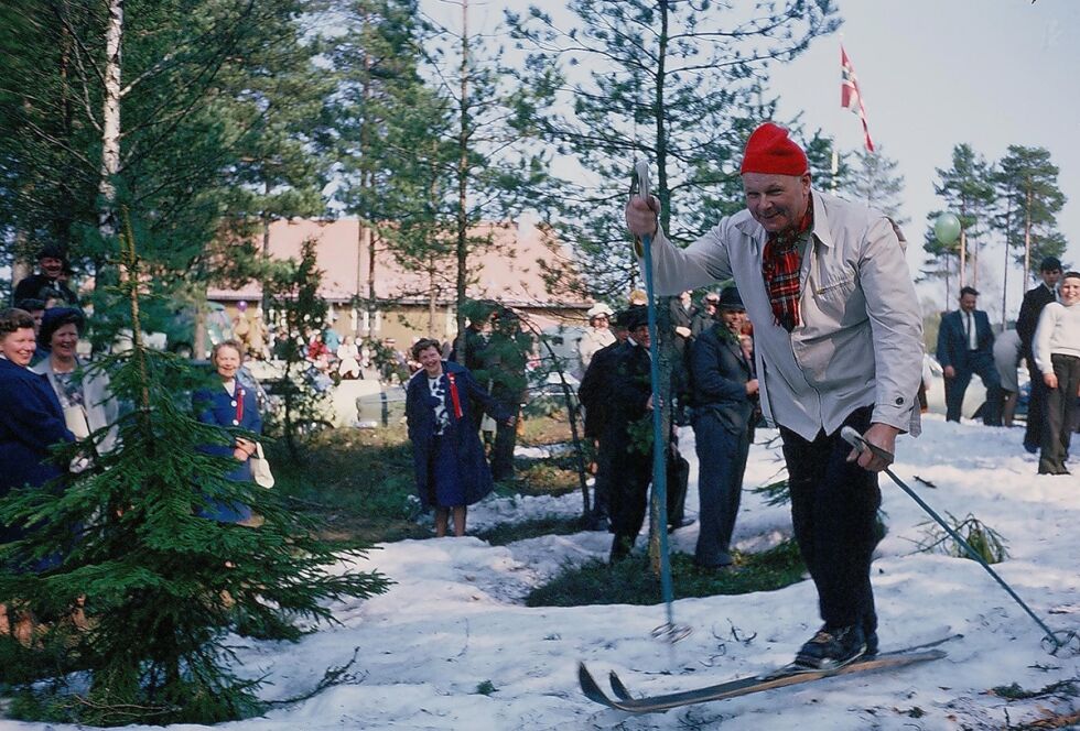 TEMPO: Ordfører Osuld Klevene i frisk innspurt i skistafetten.
 Foto: Sigmund Tvermyr