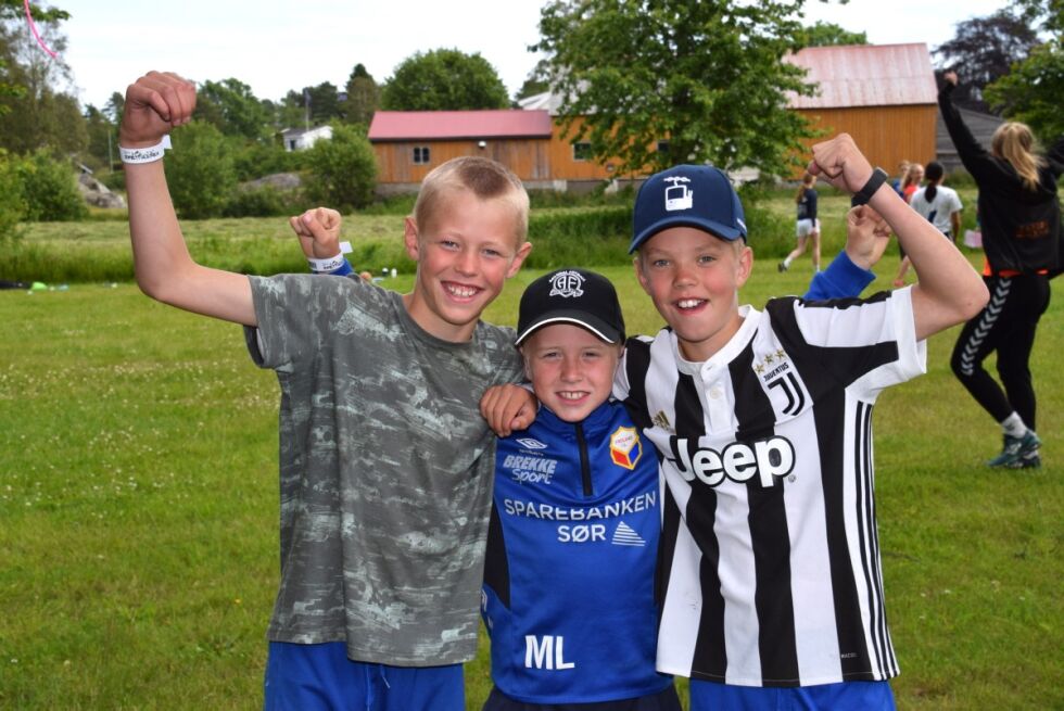 GØY: Johan Lyngroth, Mattias Breive Lauvrak og Martin Tveit Lie har det gøy på idrettsleiren på Hove utenfor Arendal. Vi tok turen ut på besøk mandag for en kikk.