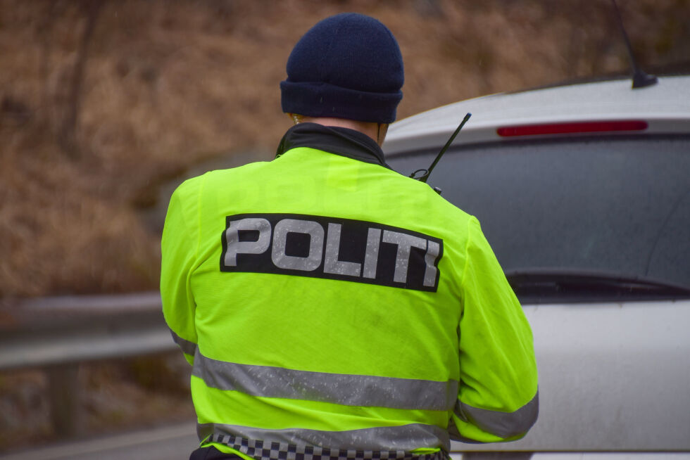 STOPPET: Fredag stoppet utrykningspolitiet en  bil i Froland.  ARIVFOTO: RAYMOND ANDRE MARTINSEN