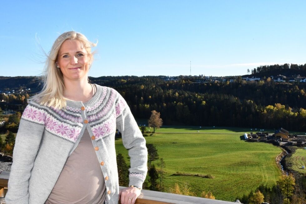 SAVN: Ettersom de ikke får barnehageplass i Froland, velger Cathrin Buland Hansen og familien å flytte til Arendal. De venter i tillegg tvillinger i januar, forteller hun.