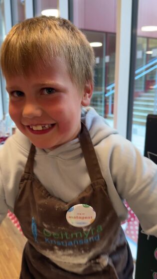 Adrian på smoothie-sykkelen
