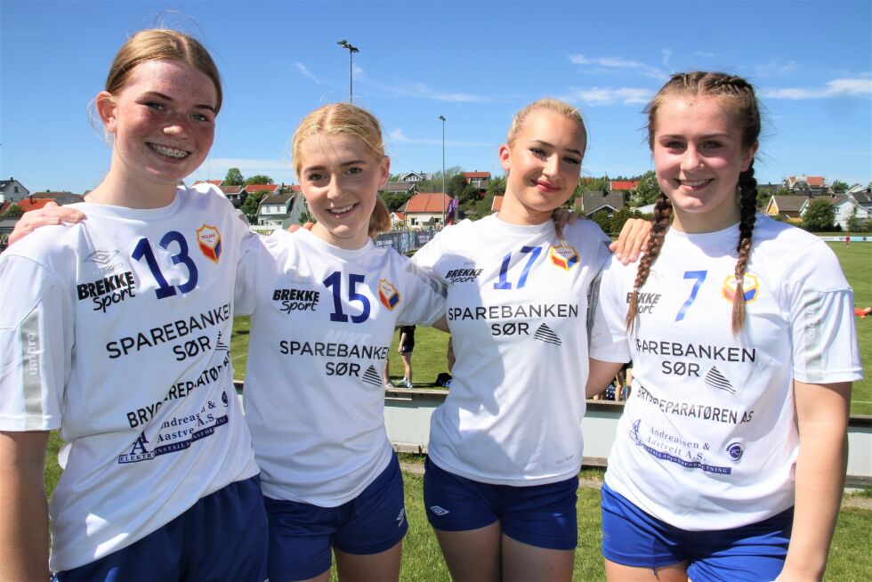 MÅL:  Ella Usterud (f.v) , Jenny Venemyr, Emma Wroldsen og Kamilla Bjerkholt var målscorere i en av kampene frolandslaget spilte i Fredrikstad. FOTO: SVEIN HALVOR MOE